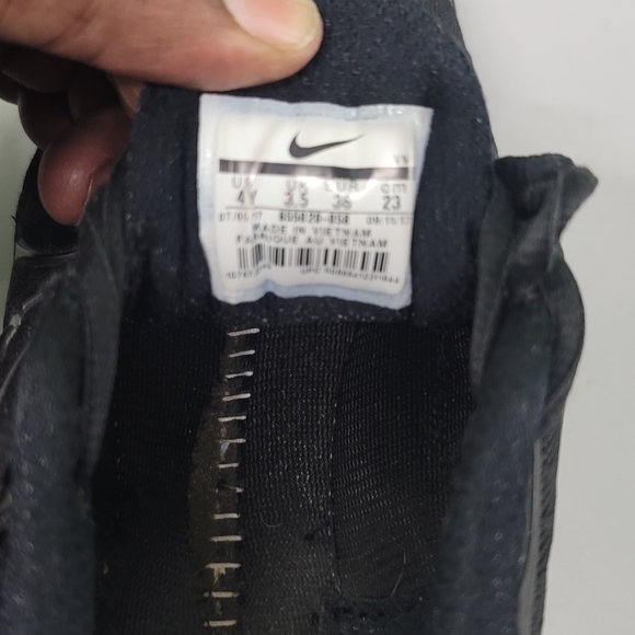 Nike - Picture 4 of 4